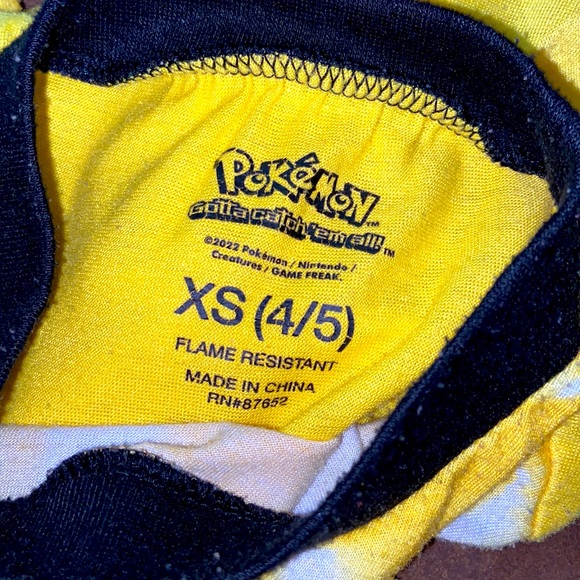 Pokémon pajamas size 4/5 unisex - Picture 2 of 3